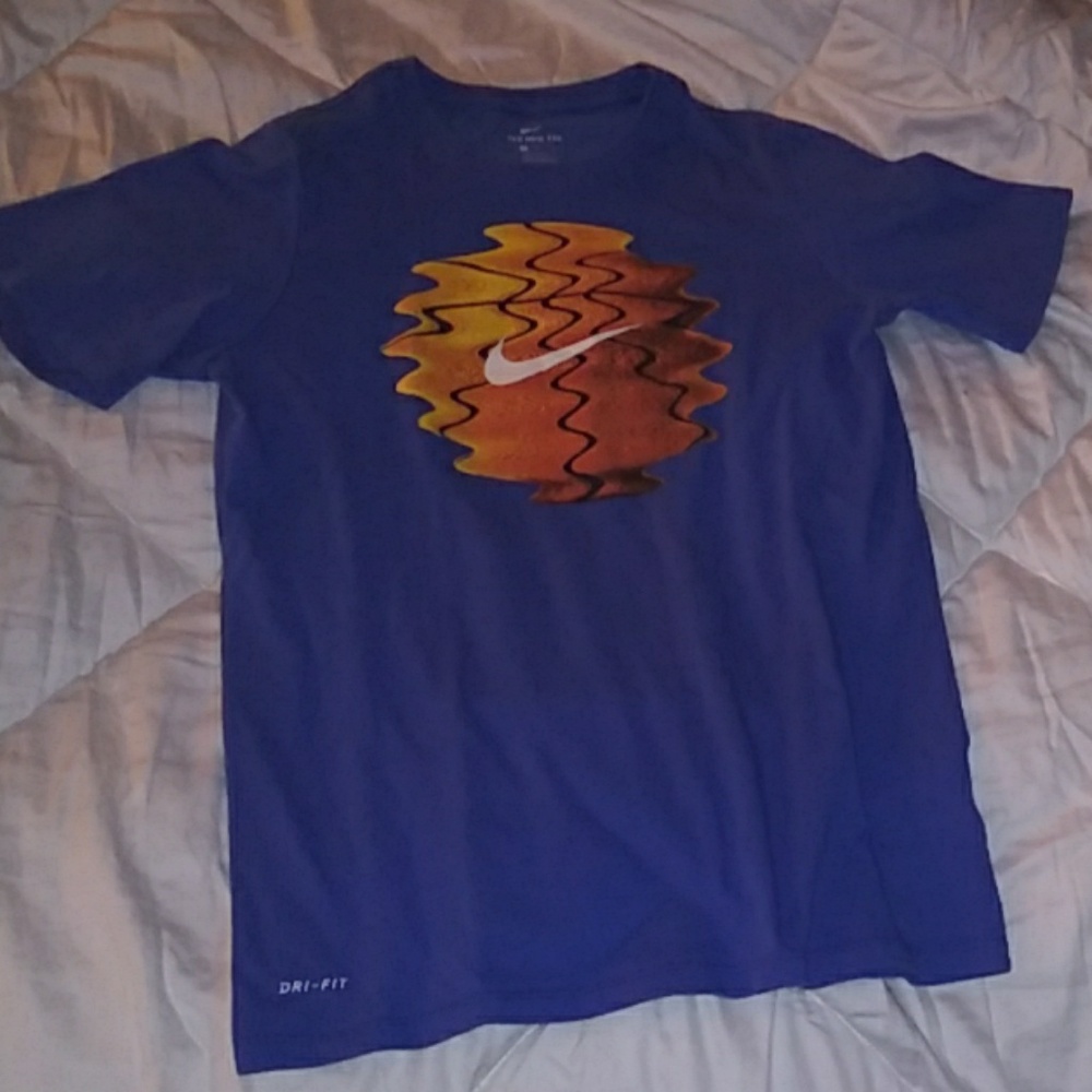 Boys Nike size medium tee shirt